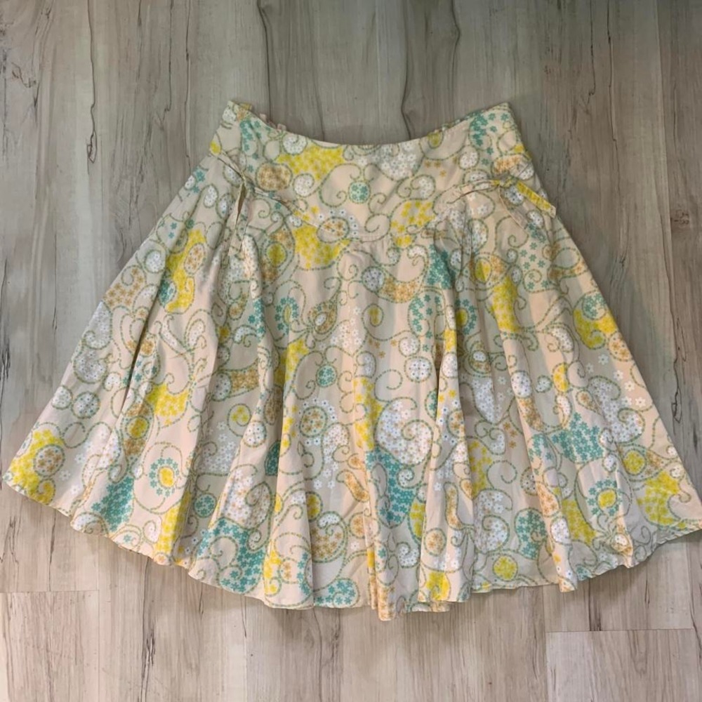 Pleated floral skirt with pockets